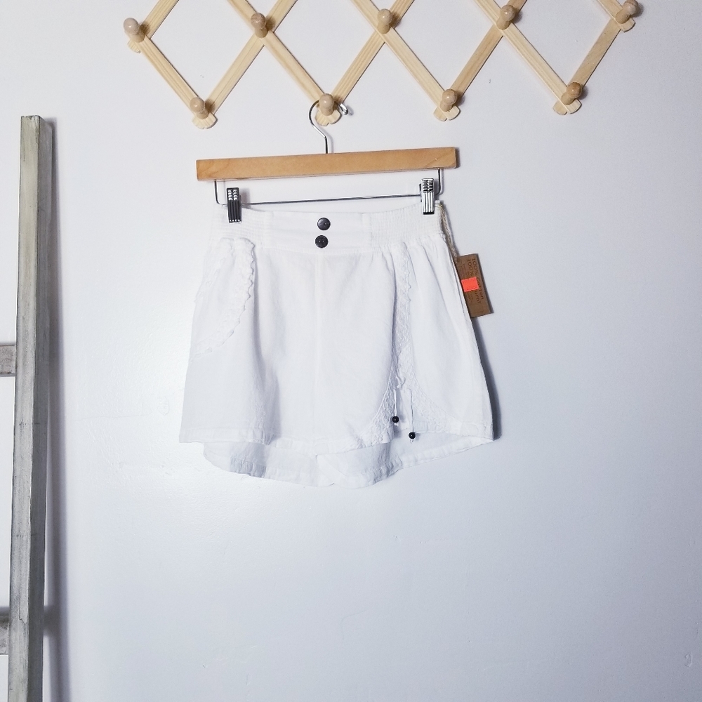 NWT COTTON NATURAL WHITE STRETCHY HIGH- RISE SHORTS SIZE LARGE